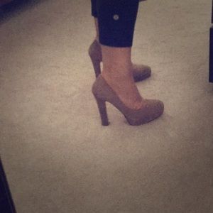 Wythe NY nude suede platform heels size 37